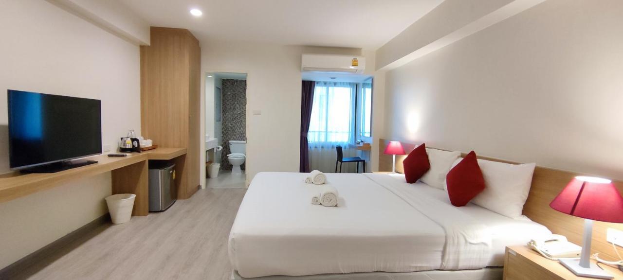 Le Tada Residence Bangkok Bagian luar foto