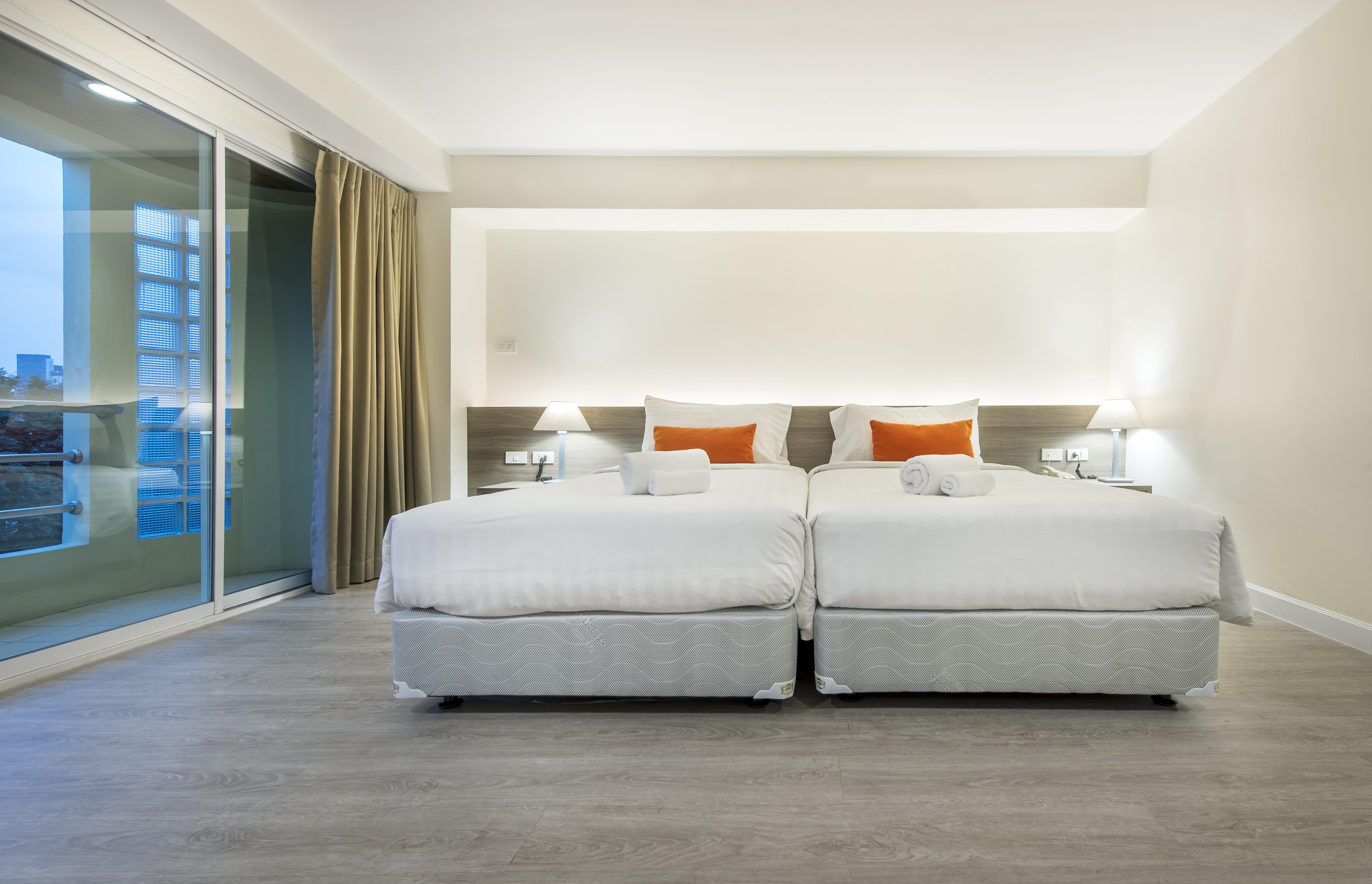 Le Tada Residence Bangkok Bagian luar foto