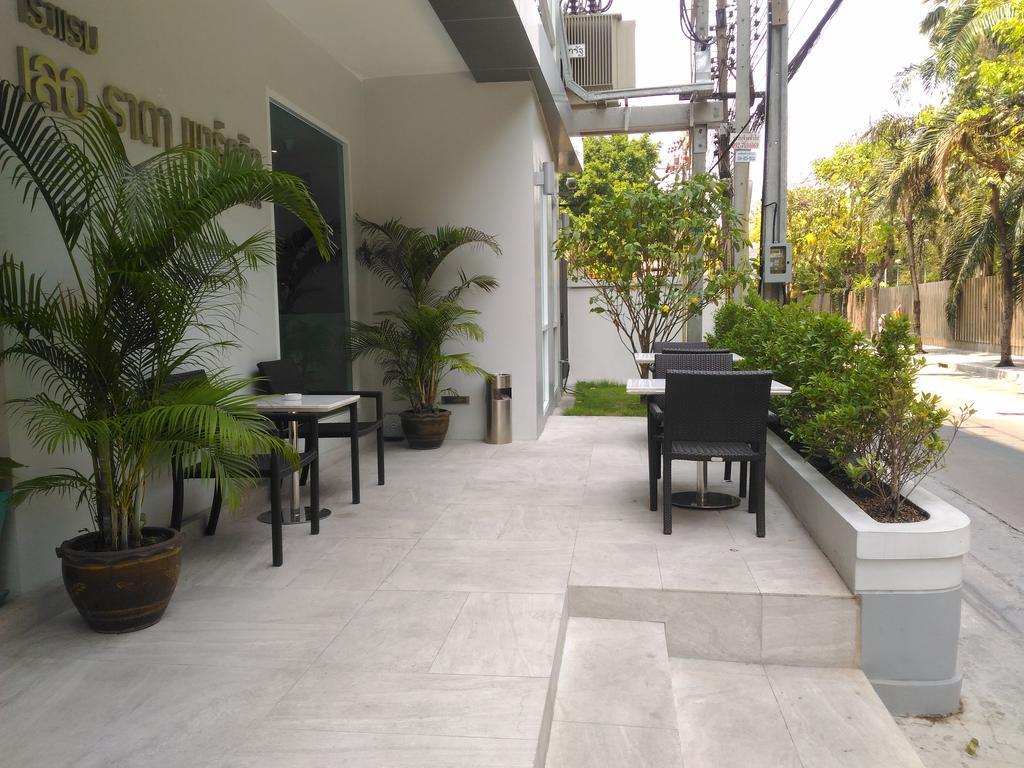 Le Tada Residence Bangkok Bagian luar foto