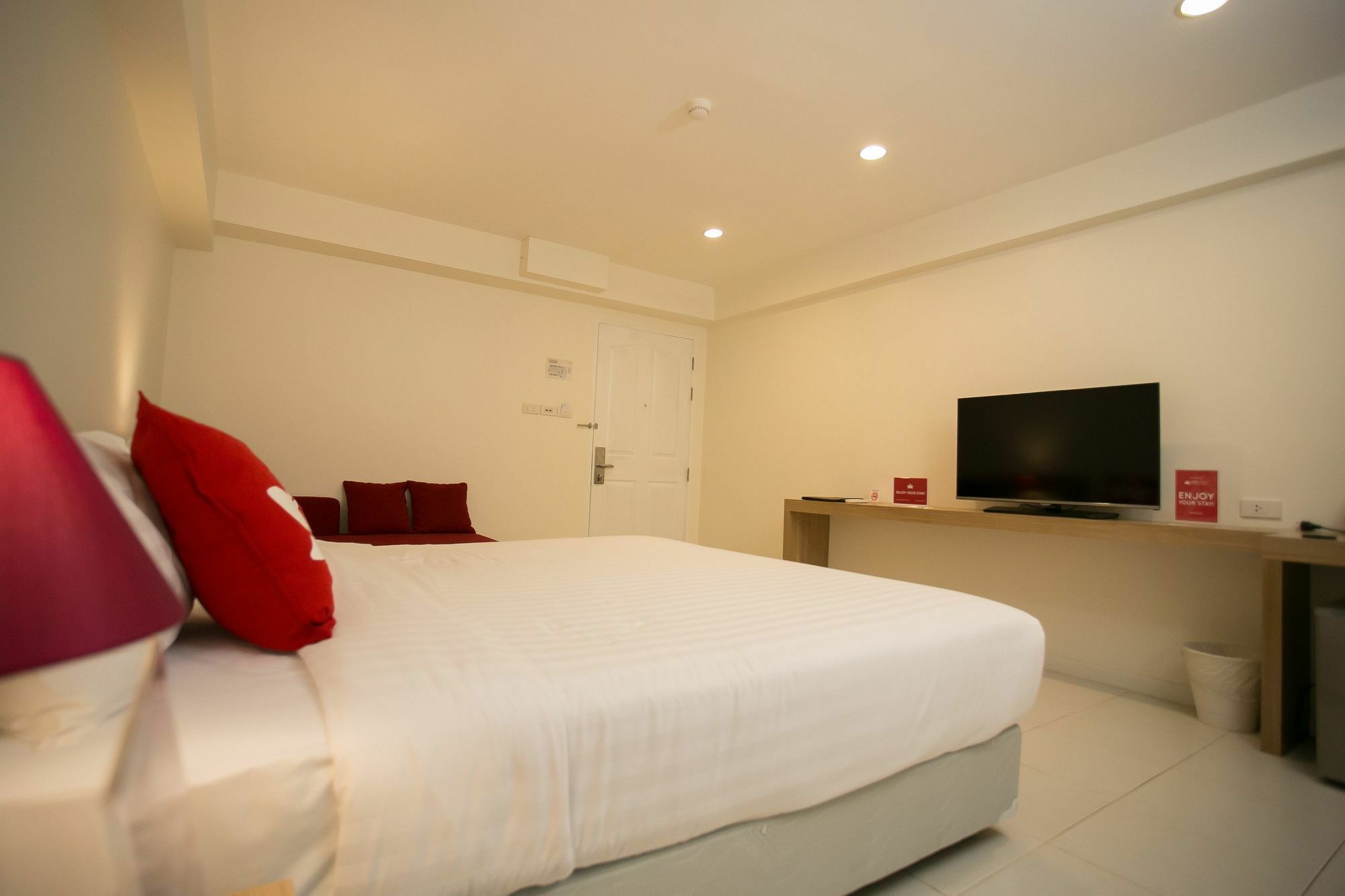 Le Tada Residence Bangkok Bagian luar foto