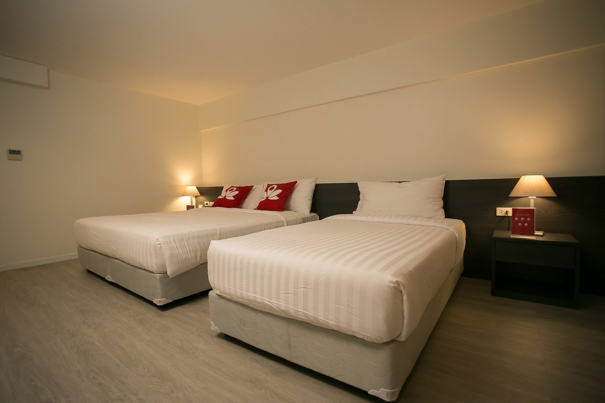 Le Tada Residence Bangkok Bagian luar foto