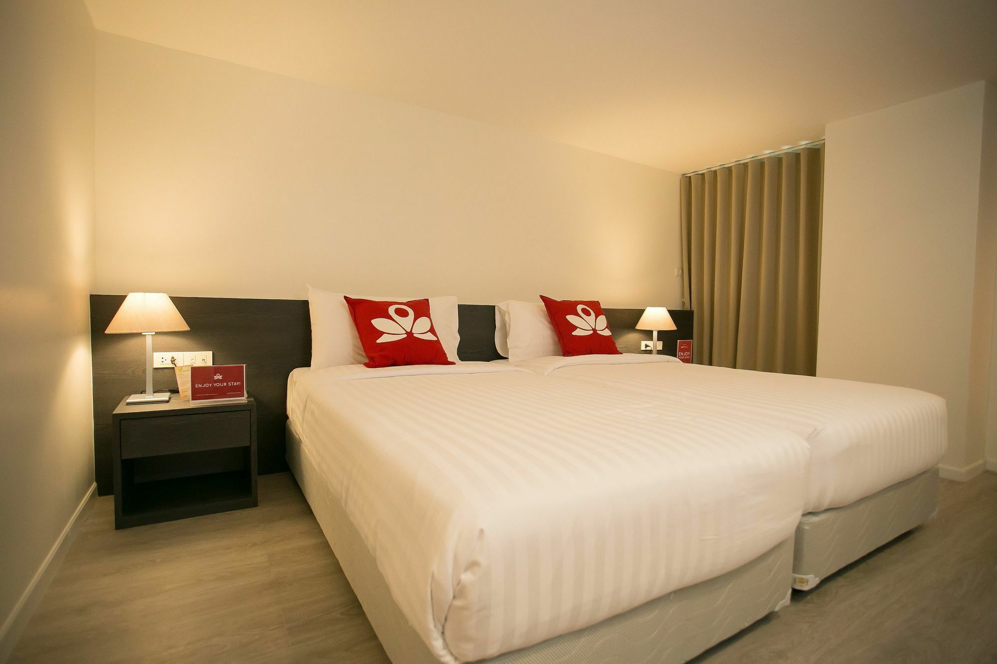 Le Tada Residence Bangkok Bagian luar foto