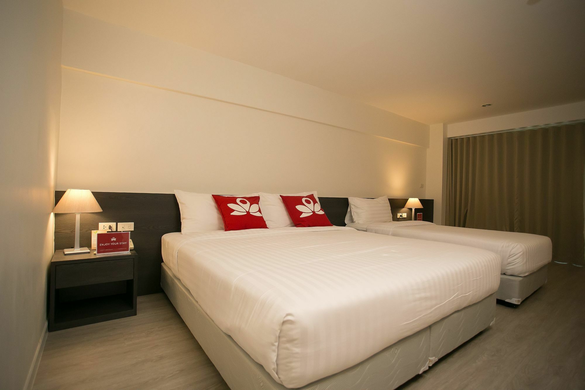 Le Tada Residence Bangkok Bagian luar foto